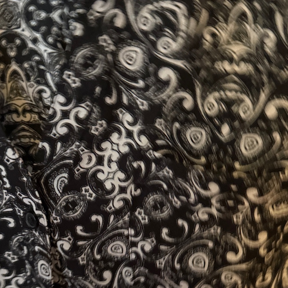 Express Black and White Floral Blouse - Picture 3 of 4